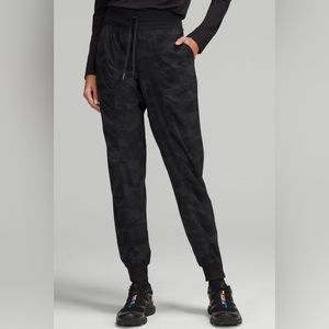 Lululemon Dance Studio MR Jogger sz 2
